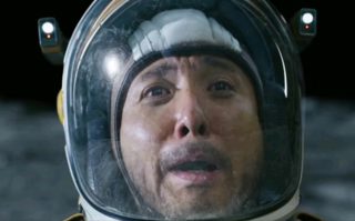 《独行月球》删减结局